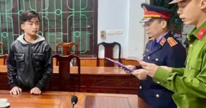 Bắt nam sinh lớp 11 đánh học sinh lớp 9 tử