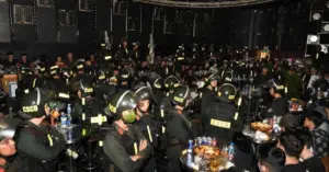 Hơn 300 cảnh sát đột kích 3 quán karaoke cho khách chơi ma túy ở Hà Nội