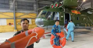 Dùng trực thăng tiếp tế phao cứu sinh cho vùng lụt Gia Lai, Đắk Lắk