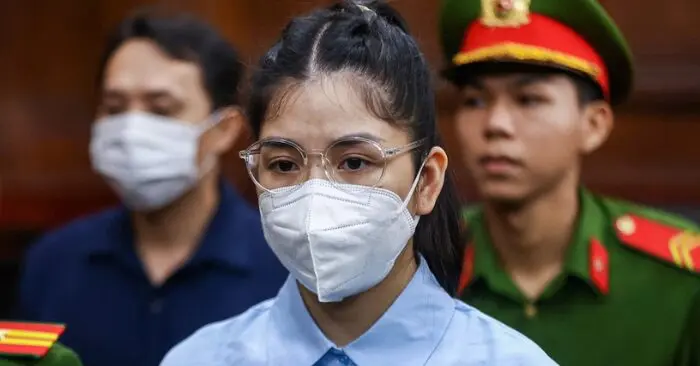 Hằng Du Mục 'hối hận vì lừa dối người mua kẹo Kera'