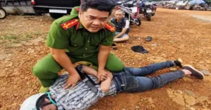 Liên tục lạng lách, chống trả quyết liệt, nghi phạm trộm cắp mang 6 tiền án vẫn bị bắt