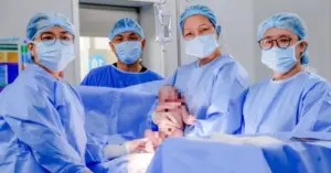 Tăng ca mổ sinh vì chọn giờ đẹp, ngại sinh thường
