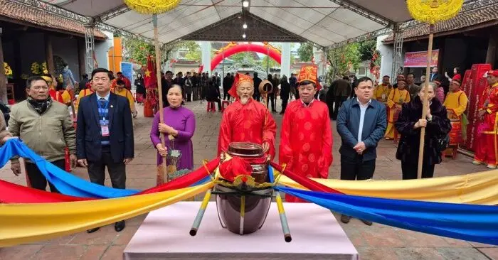 Chương trình nghệ thuật hòa tấu trống hội Vạn An, màn múa rồng, lân trong buổi khai mạc lễ hội