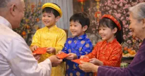 Lì xì ngày Tết: Phong tục đẹp hay áp lực vô hình