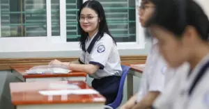 Quay lén giáo viên: Cần quy định rõ để ngăn chặn bắt nạt trực tuyến