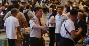 Sân bay Tân Sơn Nhất vỡ trận với kỷ lục khách ngày mùng 6