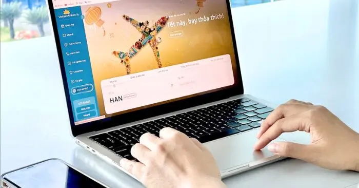 Vé máy bay Tết: Đừng để mất tiền vì bẫy vé rẻ trên mạng