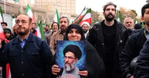 Không kích Iran: Hàng trăm người thương vong, tình hình Trung Đông căng thẳng