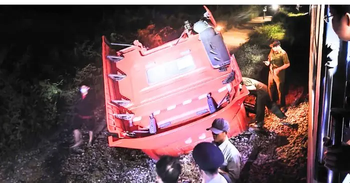Xe đầu kéo bị tàu hỏa tông: Khởi tố vụ án tại quảng ngãi