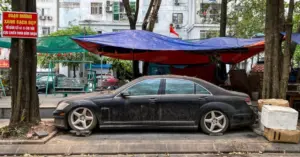 Mercedes-AMG S63 bị bỏ rơi