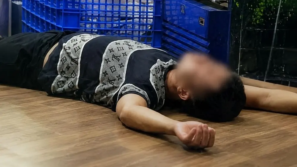 Chàng trai bị bỏ lại với hóa đơn 16 triệu đồng tại quán hải sản, cô gái trong nhóm sau đó chuyển 8 triệu đồng để hỗ trợ thanh toán.