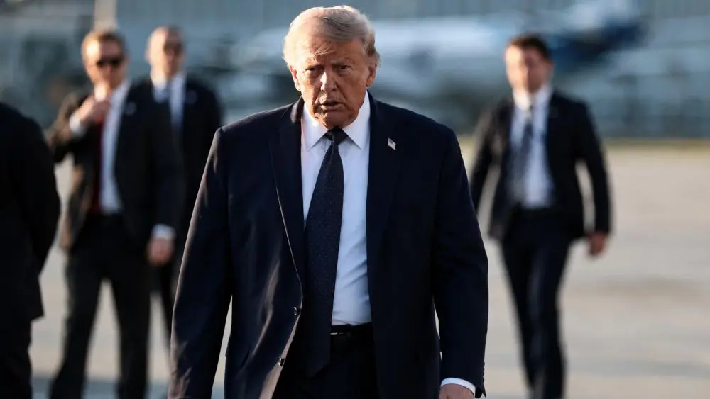 Tổng thống Trump phản ứng sau khi hoãn ký thỏa thuận với Iran vào phút chót, hé lộ diễn biến mới trong tiến trình đàm phán.