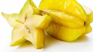 Quả khế có thể gây tổn thương thần kinh, suy thận cấp ở một số người. Tìm hiểu nguy cơ để sử dụng an toàn.