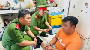 Gần 120 cán bộ chiến sĩ đồng loạt kiểm tra 5 tòa chung cư lúc 4h30 sáng, kịp thời phát hiện và xử lý nhiều đối tượng có hành vi vi phạm pháp luật.