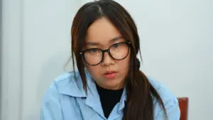 Chân dung Nguyễn Thị Kim Anh trong vụ lừa bán hợp đồng kỳ nghỉ, khiến cụ bà ở Hà Nội ký 74 hợp đồng, thiệt hại gần 20 tỷ đồng.