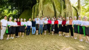 Cận cảnh cây sanh di sản nghìn tuổi ôm đá thế “mâm xôi con gà” độc đáo ở Nghệ An, điểm nhấn du lịch sinh thái - tâm linh mới.
