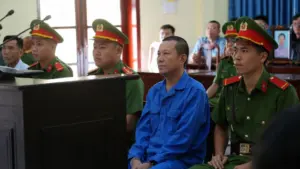 Phiên tòa xét xử vụ thảm án 3 người tử vong ở Tây Ninh thu hút hàng trăm người theo dõi, bị cáo đối diện các cáo buộc nghiêm trọng.