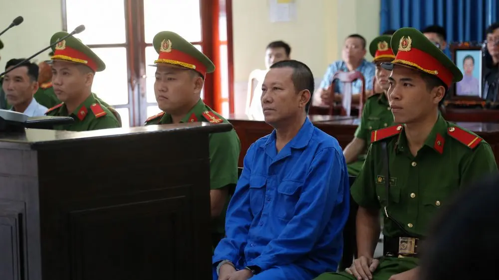 Phiên tòa xét xử vụ thảm án 3 người tử vong ở Tây Ninh thu hút hàng trăm người theo dõi, bị cáo đối diện các cáo buộc nghiêm trọng.