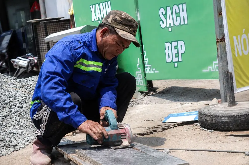 Thời tiết hôm nay 24-6: miền Trung nắng nóng gay gắt, nhiệt độ cảm nhận có nơi gần 45 độ C. Xem chi tiết dự báo mới nhất.