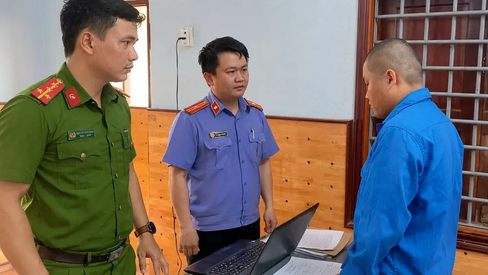 Khởi tố Phan Bá Ngọc trong vụ sát hại bé gái 12 tuổi để cướp xe điện tại Đắk Lắk. Diễn biến vụ án gây chấn động.
