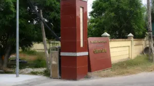 Cảng cá Cửa Hội được đầu tư hơn 100 tỷ đồng nhưng hoạt động kém hiệu quả do luồng lạch bồi lắng, gây lãng phí nguồn lực.