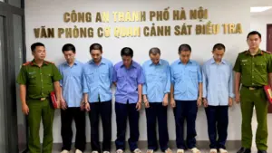 Công an Hà Nội triệt phá đường dây buôn lậu 8.000 cây vàng từ nước ngoài vào Việt Nam, khởi tố 7 đối tượng liên quan.