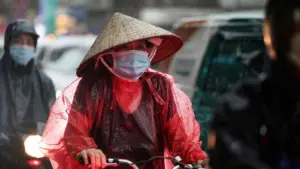 Thời tiết hôm nay 25/6 nắng nóng gay gắt từ miền Bắc vào miền Trung, nhiều nơi trên 35 độ C, chiều tối có khả năng mưa dông.