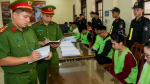 Bắt nhóm lừa đảo xuyên quốc gia chiếm đoạt hơn 250 tỉ đồng, Công an tỉnh Ninh Bình mở rộng điều tra vụ án gây chấn động.