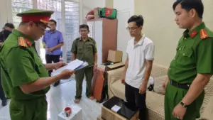 Bắt giam 2 người sản xuất nước yến giả quy mô lớn, thu giữ hơn 360.000 sản phẩm và nhiều tang vật phục vụ điều tra.