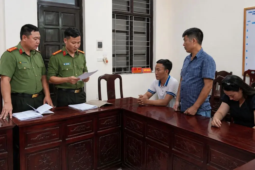 Công an Nghệ An triệt phá đường dây lập công ty ma bán hóa đơn, khởi tố nhiều đối tượng liên quan vụ án kinh tế nghiêm trọng.