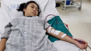 Mẹ suy thận giai đoạn cuối phải chạy thận kéo dài, người con trai nghẹn ngào trước nguy cơ mất đi người thân duy nhất còn lại.