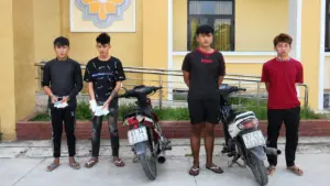Bắt khẩn cấp 4 đối tượng chặn đường cướp tài sản trong đêm ở Đồng Nai, cơ quan công an đang tiếp tục điều tra làm rõ vụ việc.