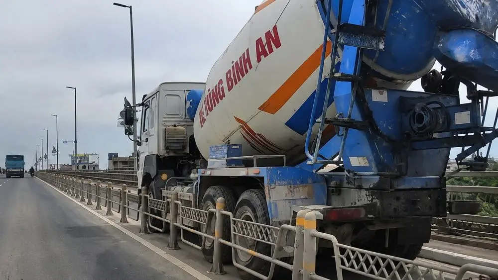 Tông chết người trên cầu Nhật Tân, trách nhiệm pháp lý của tài xế xe bồn được xác định ra sao? Góc nhìn từ quy định hiện hành