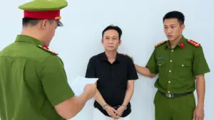 Chủ quán cà phê 999 ở TP.HCM bị bắt để điều tra. Thông tin vụ việc và diễn biến mới nhất thu hút sự quan tâm.