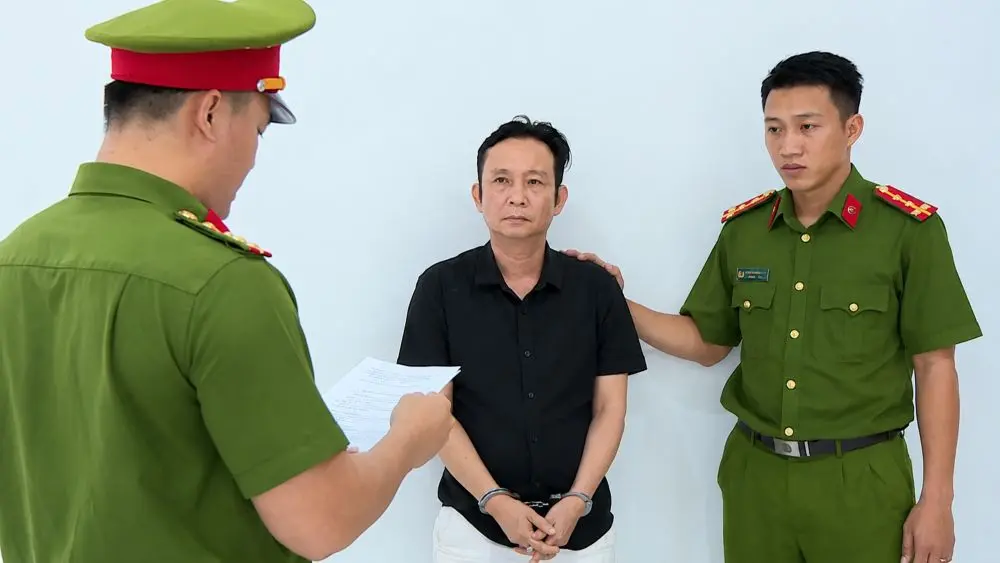 Chủ quán cà phê 999 ở TP.HCM bị bắt để điều tra. Thông tin vụ việc và diễn biến mới nhất thu hút sự quan tâm.