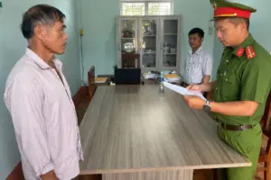 Khởi tố chủ trại heo ở Gia Lai vì bị cáo buộc xả hơn 240 tấn chất thải chưa xử lý ra môi trường, gây ô nhiễm nghiêm trọng.