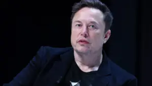 Tỷ phú Elon Musk đánh mất cột mốc nghìn tỷ phú sau khi cổ phiếu Tesla và SpaceX giảm mạnh, kéo tài sản ròng lao dốc.