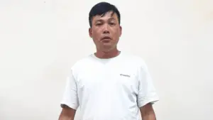 Trịnh Văn Sơn bị bắt ngay tại sân bay Tân Sơn Nhất sau thời gian trốn truy nã ở nước ngoài. Xem diễn biến vụ việc.