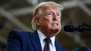 Tổng thống Mỹ Donald Trump phản ứng mạnh trước nghị quyết yêu cầu chấm dứt chiến sự với Iran. Xem chi tiết diễn biến mới nhất.