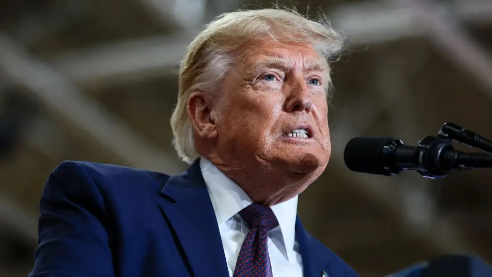 Tổng thống Mỹ Donald Trump phản ứng mạnh trước nghị quyết yêu cầu chấm dứt chiến sự với Iran. Xem chi tiết diễn biến mới nhất.