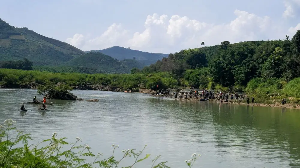 Tìm thấy thi thể 2 cha con mất tích ở Lâm Đồng sau nhiều ngày tìm kiếm, lực lượng chức năng tiếp tục xử lý vụ việc.