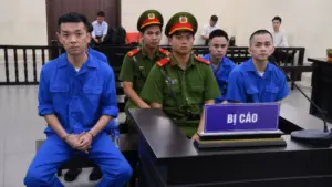 Thanh niên tuổi đời mười lĩnh 13 năm tù vì thuê 3 ô tô rồi đem bán, vụ án gây chú ý tại phiên tòa.