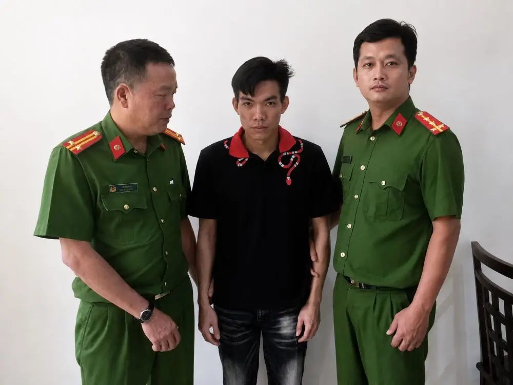 Bắt nghi phạm chém đứt lìa cổ tay đối thủ rồi bỏ trốn ở Cần Thơ, vụ việc gây xôn xao dư luận địa phương.