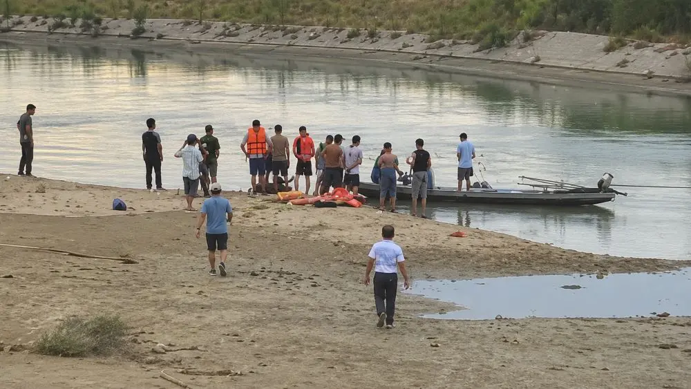 Vụ 4 thiếu niên gặp nạn ở đập nước, lực lượng chức năng đã tìm thấy 2 em và đang tiếp tục công tác tìm kiếm.