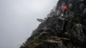 Vì sao mỏm đá tử thần ở Đồng Văn tạm dừng đón khách từ 1/7? Tìm hiểu lý do và các biện pháp bảo đảm an toàn cho du khách.
