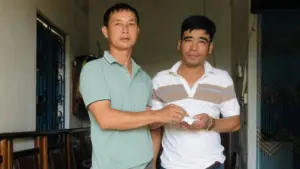 Nhặt được túi chứa 7 chỉ vàng trước chợ, vợ chồng ở Đà Nẵng chủ động tìm chủ nhân và trao trả toàn bộ tài sản, lan tỏa nghĩa cử đẹp.
