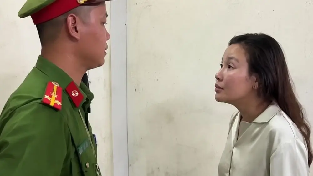 Người phụ nữ chửi bới, hành hung cán bộ công an là ai? Thông tin về đối tượng liên quan vụ chống người thi hành công vụ gây chú ý.