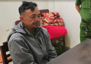 Người chặn đầu ô tô, quát "biết bố tao là ai không?" bị khởi tố, tạm giam vì gây rối trật tự công cộng. Xem diễn biến vụ việc.