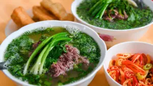 Ẩm thực vỉa hè Hà Nội không chỉ gìn giữ bản sắc văn hóa mà còn mở ra tiềm năng kinh tế lớn, góp phần thúc đẩy du lịch và sáng tạo.