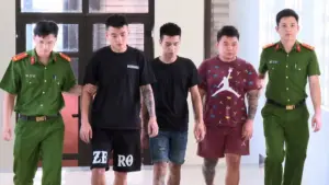 Bắt giữ nhóm dàn cảnh lấy cớ quẹt xe để cưỡng đoạt tài sản, làm rõ vai trò các đối tượng và thủ đoạn phạm tội. Đọc chi tiết vụ án.